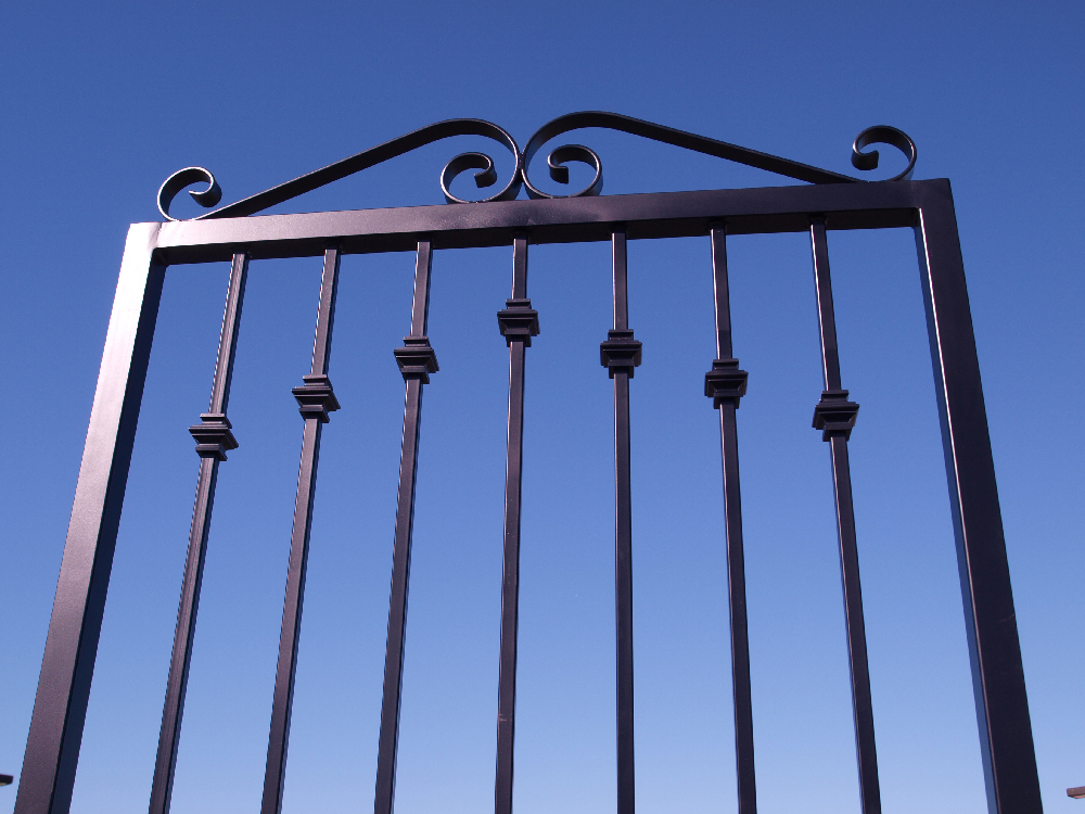 Iron Gate with Split Knuckle Design 1